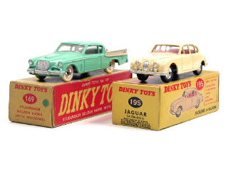 Lot 690 - DINKY TOYS (GB) (2)