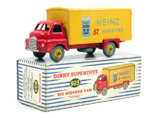 Lot 706 - DINKY TOYS (GB) (1)