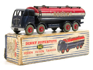 Lot 708 - DINKY TOYS GB (1)
