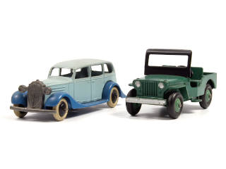 Lot 733 - DINKY TOYS (GB) (2)