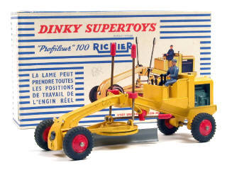 Lot 820 - DINKY TOYS FRANCE (1)
