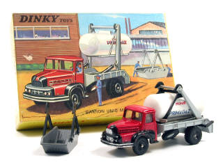 Lot 833 - DINKY TOYS FRANCE (1)