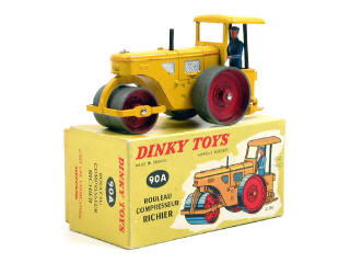 Lot 819 - DINKY TOYS FRANCE (1)