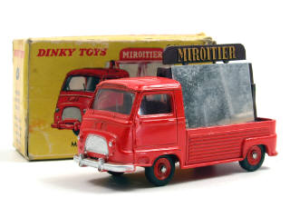 Lot 825 - DINKY TOYS FRANCE (1)