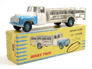Lot 823 - DINKY TOYS FRANCE (1)