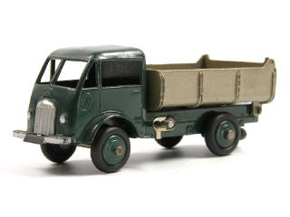 Lot 805 - DINKY TOYS FRANCE (1)