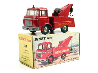 Lot 831 - DINKY TOYS FRANCE (1)