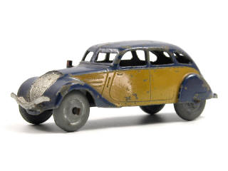 Lot 745 - DINKY TOYS (FRANCE) (1)