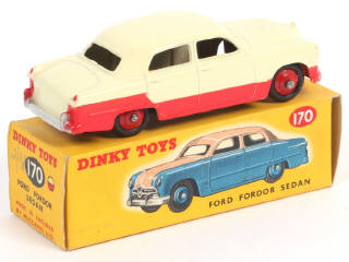 Lot 596 - DINKY TOYS (GB) (1)