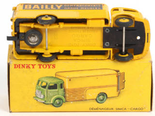 Lot 530 - DINKY TOYS (FRANCE) (1)