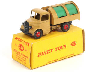 Lot 639 - DINKY TOYS (GB) (1)