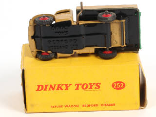 Lot 639 - DINKY TOYS (GB) (1)