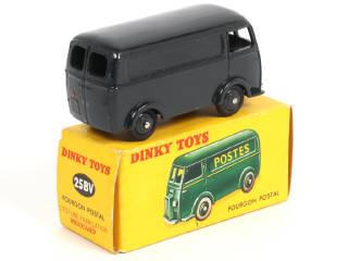 Lot 517 - DINKY TOYS (FRANCE) (1)