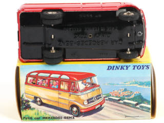Lot 526 - DINKY TOYS (FRANCE) (1)