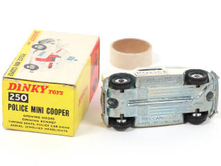 Lot 626 - DINKY TOYS (GB) (1)