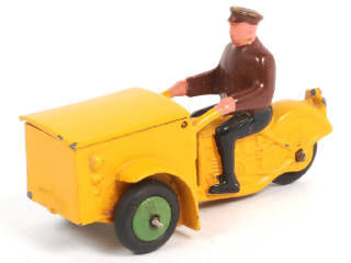 Lot 356 - DINKY TOYS (FRANCE) (1)