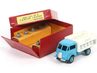 Lot 527 - DINKY TOYS (FRANCE) (1)