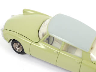 Lot 406 - DINKY TOYS (FRANCE) (1)