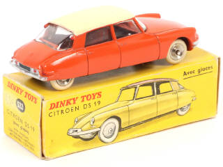 Lot 404 - DINKY TOYS (FRANCE) (1)