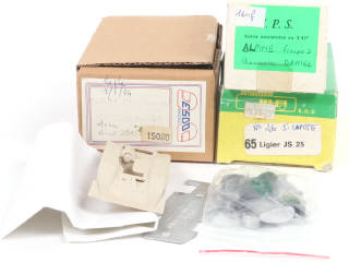 Lot 135 - DIVERS (3)