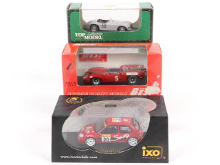 Lot 134 - DIVERS (3)