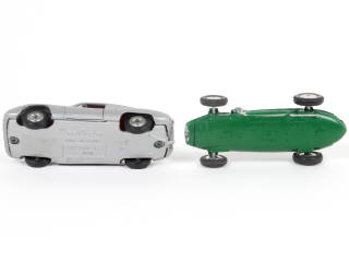 Lot 121 - DIVERS (2)