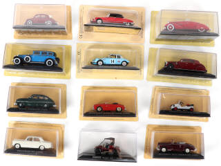 Lot 112 - DIVERS (12)