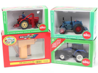 Lot 280 - DIVERS (4)