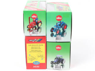 Lot 280 - DIVERS (4)