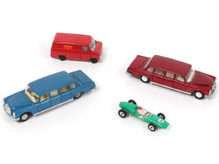 Lot 232 - DINKY TOYS (GB) (4)