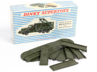 Lot 467 - DINKY TOYS (FRANCE) (1)