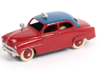 Lot 304 - DINKY TOYS (FRANCE) (1)