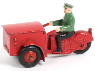 Lot 285 - DINKY TOYS (FRANCE) (1)