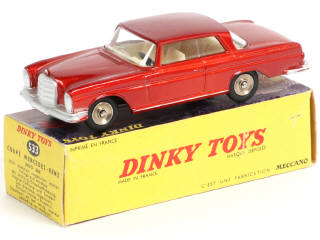 Lot 425 - DINKY TOYS (FRANCE) (1)