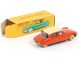 Lot 359 - DINKY TOYS (FRANCE) (1)