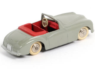 Lot 302 - DINKY TOYS (FRANCE) (1)