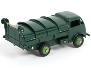 Lot 327 - DINKY TOYS (FRANCE) (1)