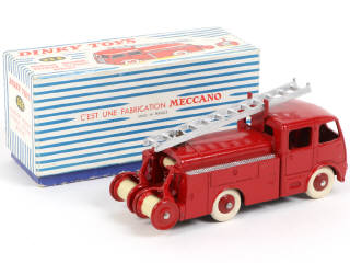 Lot 459 - DINKY TOYS (FRANCE) (1)