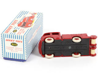 Lot 459 - DINKY TOYS (FRANCE) (1)