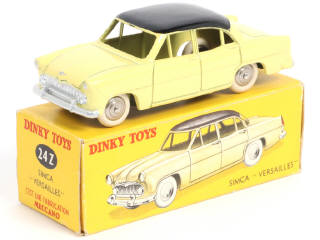 Lot 372 - DINKY TOYS (FRANCE) (1)