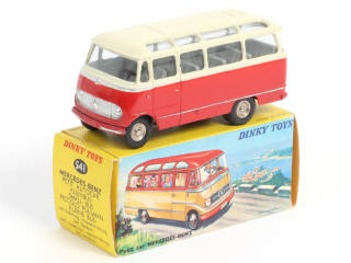 Lot 446 - DINKY TOYS (FRANCE) (1)