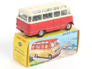 Lot 446 - DINKY TOYS (FRANCE) (1)