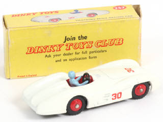 Lot 145 - DINKY TOYS (GB) (1)
