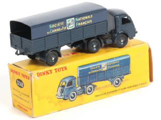 Lot 449 - DINKY TOYS (FRANCE) (1)