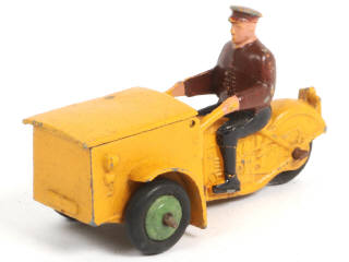 Lot 286 - DINKY TOYS (FRANCE) (1)