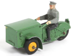 Lot 287 - DINKY TOYS (FRANCE) (1)