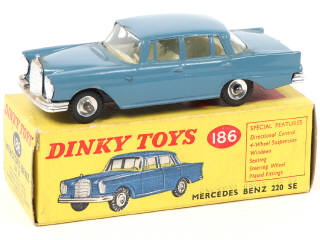 Lot 215 - DINKY TOYS (GB) (1)