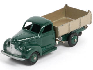 Lot 323 - DINKY TOYS (FRANCE) (1)