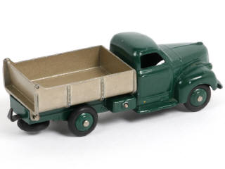 Lot 323 - DINKY TOYS (FRANCE) (1)
