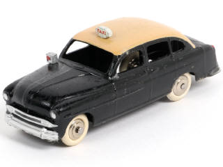 Lot 306 - DINKY TOYS (FRANCE) (1)